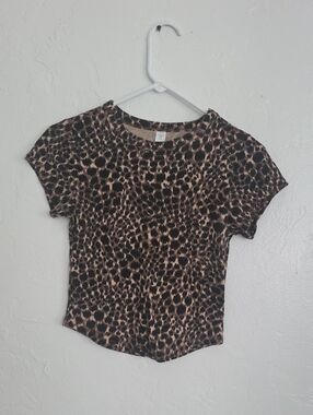 Leopard-Print Short Sleeve Tee in Brown